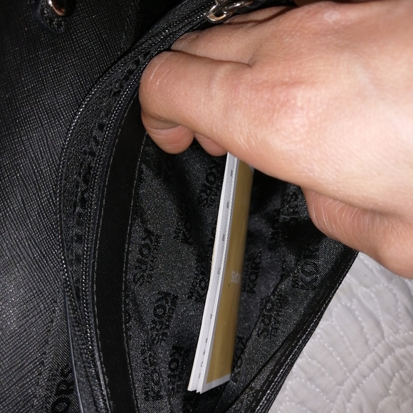 Michael Kors wallet on chain /clutch - Picture 12 of 16